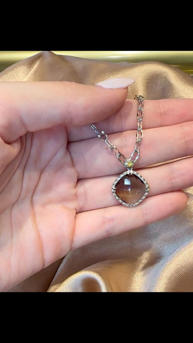 Quartz necklace from @tacoriofficial ✨
 #sanantoniojewelers #sanantoniojewelry #sanantoniotx #knowyourjeweler #localjeweler #localjewelry #jewelersforlife #sanantoniosbest 
#dennisjewelry #sanantoniosoldestjeweler #sanantoniosoldestjewelrystore #sanantoniosoldest #jewelry #jewelersofinstagram #gold #diamonds #gift #necklace #ring #earrings
#jewels #gems #gemstones #tacori