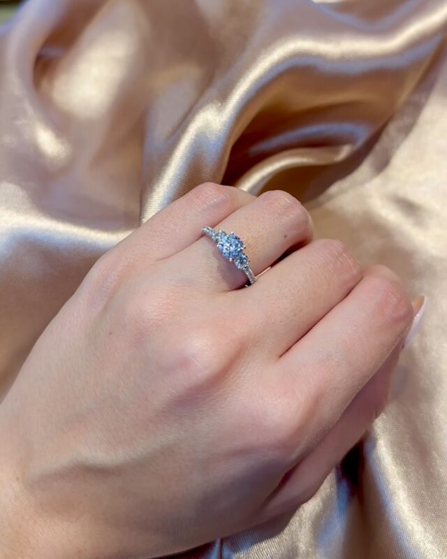 Diamonds all around with this engagement ring 💍✨
 #sanantoniojewelers #sanantoniojewelry #sanantoniotx #knowyourjeweler #localjeweler #localjewelry #jewelersforlife #sanantoniosbest 
#dennisjewelry #sanantoniosoldestjeweler #sanantoniosoldestjewelrystore #sanantoniosoldest #jewelry #jewelersofinstagram #gold #diamonds #gift #necklace #ring #earrings
#jewels #gems #gemstones #engagementring